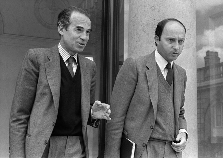 Robert Badinter (G) et Laurent Fabius (D), le 23 mai 1984. (MICHEL CLEMENT / AFP)