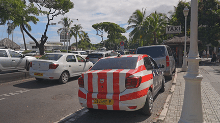 Une des stations de taxi située sur le front de mer de Papeete. (Polynésie La 1ère / Patrick Tsing Tsing)