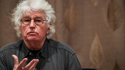 Le réalisateur Jean-Jacques Annaud le 8 mars 2021 lors de la conférence de presse pour le lancement du tournage de son film "Notre-Dame brûle" à Bourges (Cher). (PIERRICK DELOBELLE / BERRY REPUBLICAIN / MAXPPP)