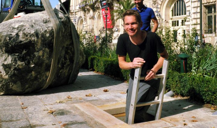 Abraham Poincheval après son séjour sous la mairie de Tours
 (PHOTOPQR/LA NOUVELLE REPUBLIQUE)