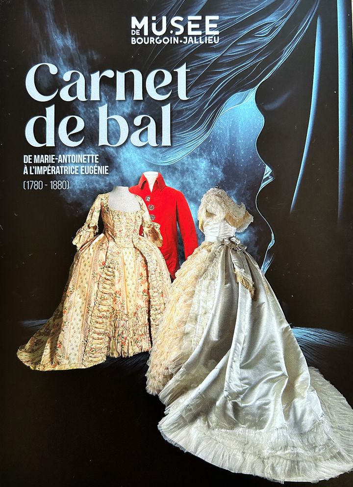 Exposition "Carnet de bal, de Marie-Antoinette à l'impératrice Eugénie (1780-1880)". (MUSEE DE BOURGOIN-JALLIEU)