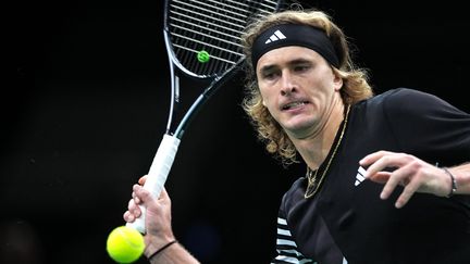 Alexander Zverev au tournoi de tennis ATP Masters 1000 de Paris, à l'Accor Arena, le 31 octobre 2023. (DIMITAR DILKOFF / AFP)