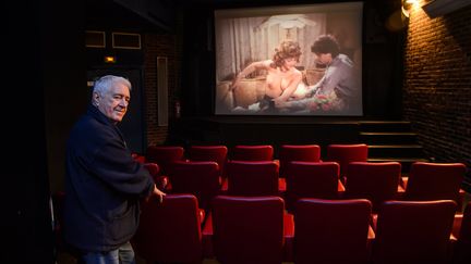 Maurice Laroche, patron du Beverley, cinéma X, à Paris. (MAXPPP)