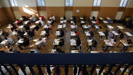 Des lycéens passent le baccalauréat à Strasbourg (Bas-Rhin), le 17 juin 2019.&nbsp; (FREDERICK FLORIN / AFP)