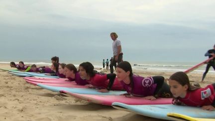 Charente-Maritime : à l'école du surf !