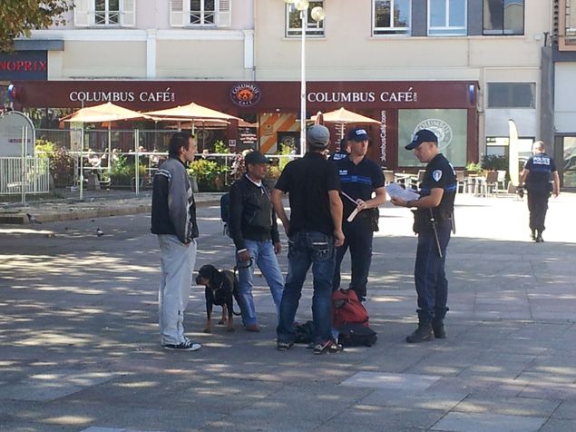 &nbsp; (Place de la Republique, une des zones ou s'applique l’arrêté anti-mendicité © RF/ Jérôme Jadot)