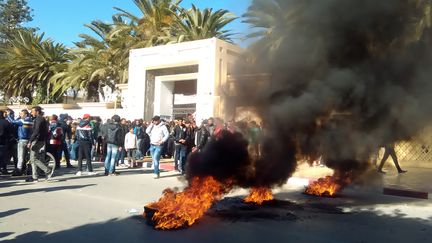 Manifestation contre le chômage et la pauvreté à Sidi Bouzid (Tunisie) le 21 janvier 2016. (MOKHTAR KHOULI / AFP)