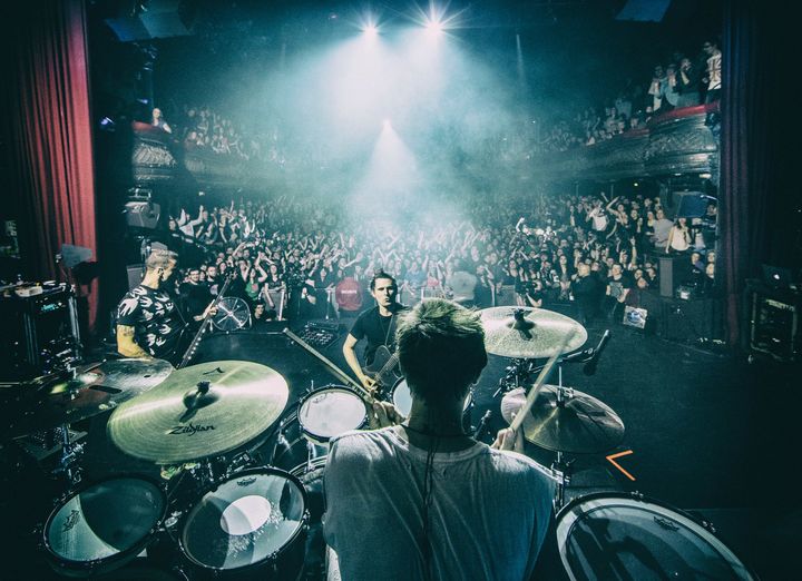 Muse à La Cigale, photo prise du fond de la scène (24 février 2018)
 (Hans-Peter van Velthoven / Warner Music)