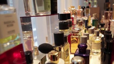 Consommation : pourquoi les parfums tiennent-ils moins longtemps sur la peau ?