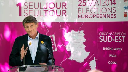 La t&ecirc;te de liste PS aux europ&eacute;ennes dans le Sud-Est, Vincent Peillon, le 24 avril 2014 &agrave; Avignon. (BERTRAND LANGLOIS / AFP)