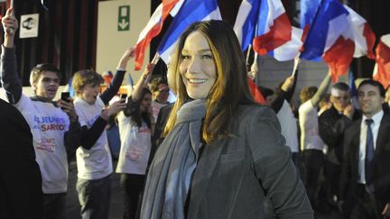 Carla Bruni-Sarkozy, au meeting de son mari &agrave; Bordeaux, le 3 mars. (CAROLINE BLUMBERG / REUTERS)