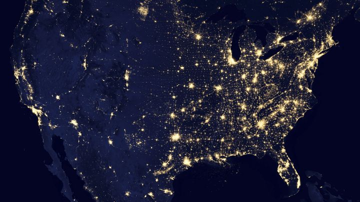 Vue des Etats-Unis la nuit par le satellite Suomi NPP de la Nasa. (NASA / REUTERS)