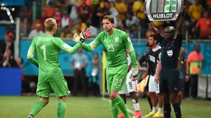 C'est le coup de bluff gagnant du tournoi. Le gardien n&eacute;erlandais&nbsp;Tim Krul&nbsp;entre &agrave; la place de Jasper Cillessen, avant la s&eacute;ance de tirs au but contre le Costa Rica, le 5 juillet &agrave; Salvador. (DAMIEN MEYER / AFP)