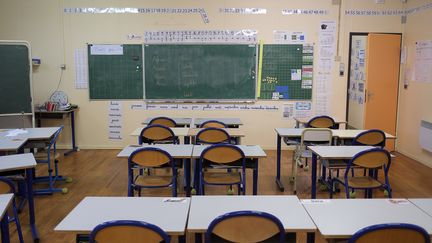 Une classe d'école dans un préfabriqué, en 2016, dans le 15e arrondissement de Marseille. (BORIS HORVAT / AFP)