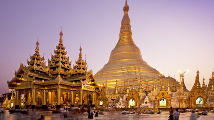 &nbsp; (Pagode Shwedagon Rangoon  © myanmartravelandtours.net)