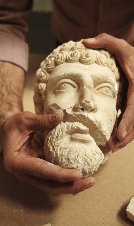 Ces fragments de statue proviennent de Palmyre. (Jean-François LAGROT / GEO)