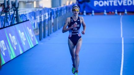 Triathlon : après l'or olympique, Cassandre Beaugrand devient la première Française championne du monde