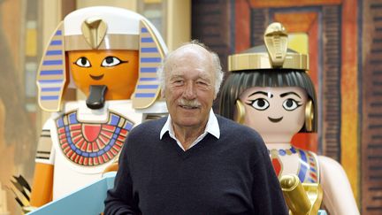 Horst Brandstaetter pose avec ces playmobil pharaons
 (DANIEL KARMANN / DPA / DPA PICTURE-ALLIANCE / AFP)