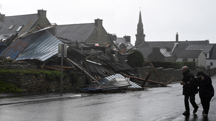 Une maison détruite après le passage de la tempête Ciaran, à Porspoder dans le Finistère, le 2 novembre 2023. (DAMIEN MEYER / AFP)