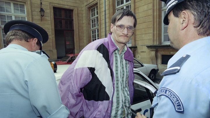 Francis Heaulme, le 10 août 1993, au palais de justice de Metz (Moselle), lors de son procès pour le meurtre de Laurence Guillaume. (FRANCK FIFE / AFP)