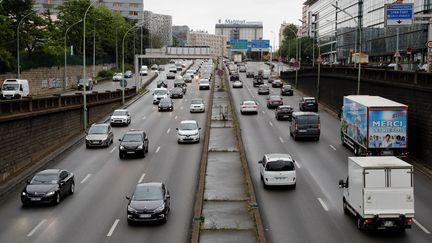 La vitesse sur le périphérique parisien est actuellement limitée à 70 km/h. (THOMAS SAMSON / AFP)