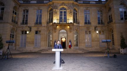 Gabriel Attal à Matignon, dimanche 30 juin après l'annonce des résultats du premier tour des élections législatives. (LUDOVIC MARIN / AFP)