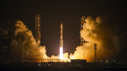  (© REUTERS/Shamil Zhumatov - Une fusée Proton-M décollant de la base spatiale russe à Baïkonour au Kazakhstan en mars 2013.)