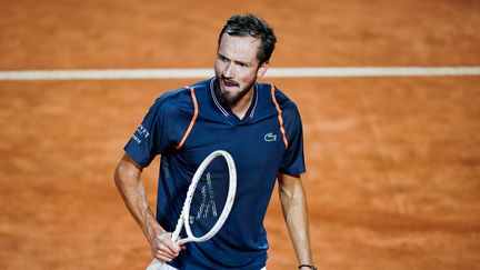 Daniil Medvedev lors de sa demi-finale contre Stefanos Tsitsipas à Rome, le 20 mai 2023. (GIUSEPPE MAFFIA / AFP)