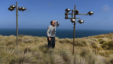 L'officier responsable de la station du cap Grim (Australie), Sam Cleland, le 25 février 2019. (WILLIAM WEST / AFP)