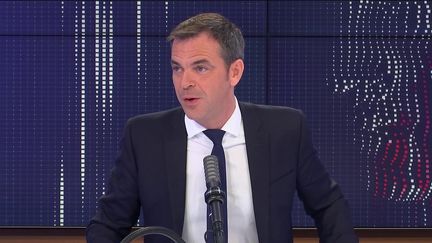 Olivier Véran, ministre des Solidarités et de la Santé était l'invité du "8h30 franceinfo", vendredi 30 avril 2021. (FRANCEINFO / RADIOFRANCE)