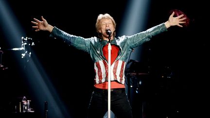 Bon Jovi lors d'un concert &agrave; Los Angeles (Etats-Unis), le 19 avril 2013. (KEVIN WINTER / GETTY IMAGES NORTH AMERICA)