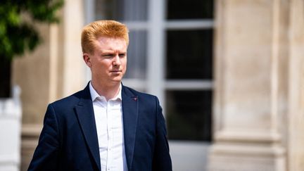 Le numéro 2 de La France insoumise Adrien Quatennens à la sortie de l'Elysée, le 22 juin 2022. (XOSE BOUZAS / HANS LUCAS / AFP)