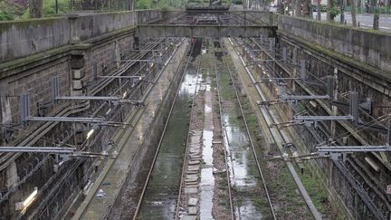 Inondations : les équipes techniques de la SNCF protègent les installations