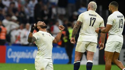 La joie de Manu Tuilagi après la victoire contre les Fidji en quarts de 
finale de Coupe du monde, le 18 octobre 2023 à Marseille. (NICOLAS TUCAT / AFP)