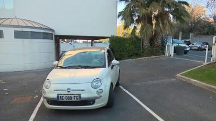 Avec la hausse des prix du carburant, la pratique du covoiturage est en plein boum depuis la rentrée de septembre. De nombreuses villes incitent les habitants à s'y mettre en finançant les trajets. Reportage à Montpellier, dans l'Hérault.&nbsp;&nbsp; (CAPTURE ECRAN FRANCE 2)