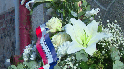 Attentat dans un lycée d’Arras : hommage à Dominique Bernard, le professeur de français assassiné (FRANCE 2)