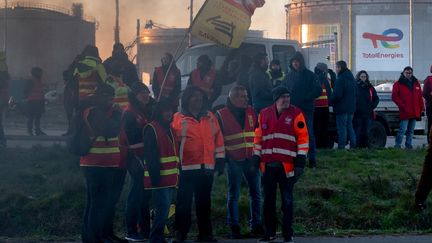 Sur les 303 opérateurs TotalEnergies, postés ce matin, 39% étaient en grève, soit 117 personnes (ESTELLE RUIZ / HANS LUCAS)