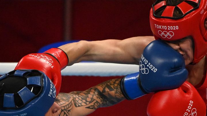 Le tournoi de boxe olympique prend place à Roland-Garros pour les finales. (LUIS ROBAYO / AFP)