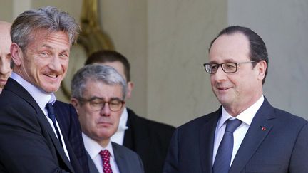 Sean Penn et François Hollande à l'Élysée le 19 février 2015
 (Jacques Brinon / AP / Sipa)