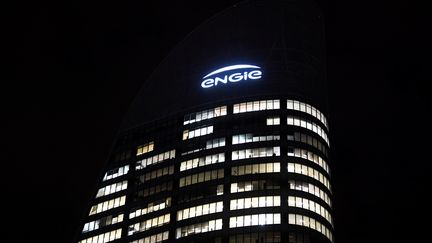 La tour Engie dans le quartier de La Défense à Puteaux (Hauts-de-Seine). Photo d'illustration. (CHRISTOPHE SIMON / AFP)