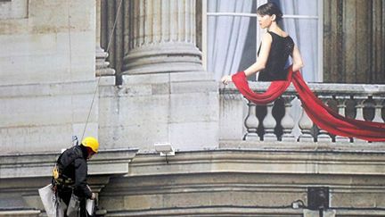 La bâche de l&#039;hôtel du Crillon (décembre 2010)
 (J.Saget. AFP)