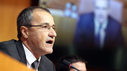 Jean-Guy Talamoni prononce un discours après son élection à la tête de l'Assemblée de Corse, à Ajaccio, jeudi 17 décembre 2015.&nbsp; (PASCAL POCHARD-CASABIANCA / AFP)