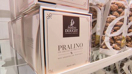 Une centaine de produits fabriqués par des artisans français sera mise à l'honneur à l'Élysée. Parmi eux : des pralines confectionnées uniquement avec des amendes françaises. (FRANCE 2)