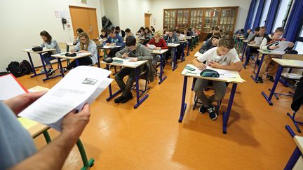 Des élèves passent le brevet&nbsp;au collège Jules-Ferry&nbsp;de Quimperlé (Finistère), le 23 juin 2016. (MAXPPP)