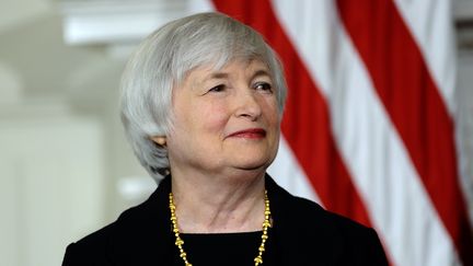 Janet Yellen lors d'un discours &agrave; la Maison Blanche, &agrave; Washington, du pr&eacute;sident Barack Obama, pour sa nomination &agrave; la t&ecirc;te de la banque centrale am&eacute;ricaine, le 9 octobre 2013. (JEWEL SAMAD / AFP)