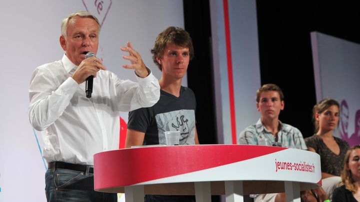 Jean-Marc Ayrault (G) et Thierry Marchal-Beck, pr&eacute;sident du Mouvement des jeunes socialistes, &agrave; La Rochelle, le 25 ao&ucirc;t 2012. (PIERRE ANDRIEU / AFP)