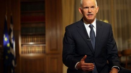 George Papandréou durant son intervention télévisée le 27 octobre 2011. (Vasileios Filis / www.papandreou.gr / AFP)