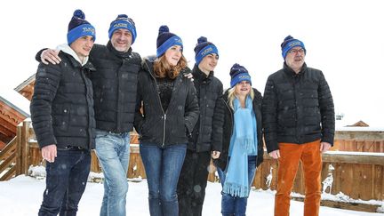 Pierre Lotin, Jean-Paul Rouve, Sarah Stern, Theo Fernandez, Isabelle Nanty et Olivier Baroux, lors du festival du film de comédie de l'Alpe d'Huez, le 14 janvier 2016
 (Laurentvu / SIPA)