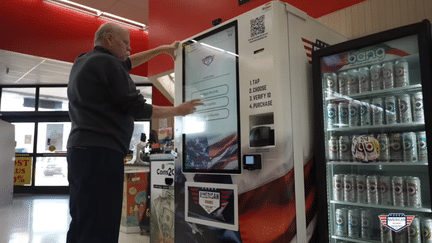 Un distributeur automatique de munitions dans une épicerie américaine. (CAPTURE D'ECRAN YOUTUBE / AMERICAN ROUNDS)
