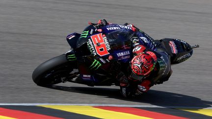 Fabio Quartarao pendant les essais libres du Grand Prix de moto GP d'Allemagne, le 18 juin 2022. (RONNY HARTMANN / AFP)